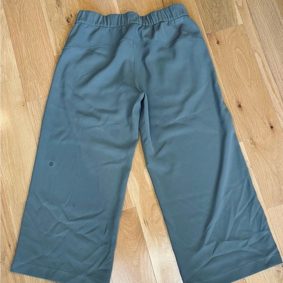 Lululemon On The Fly Wide Leg Woven Pants Size 8 in Sage Green. - Picture 2 of 11
